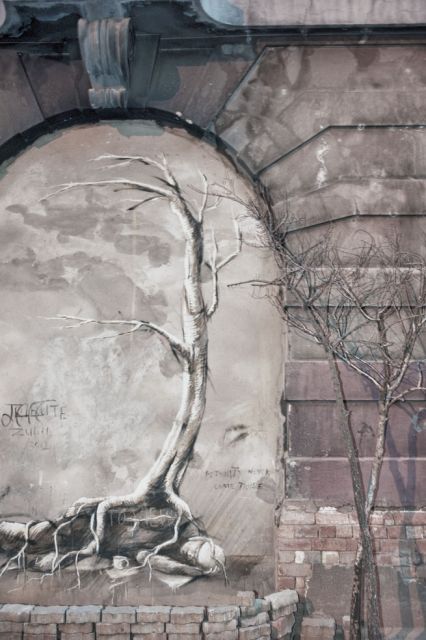 Archival digital print on Hahnemuhle Photo Rag<br>
40.67 x 60.9 cm<br>
Edition: 5 + 2 AP Series: A City Refracted