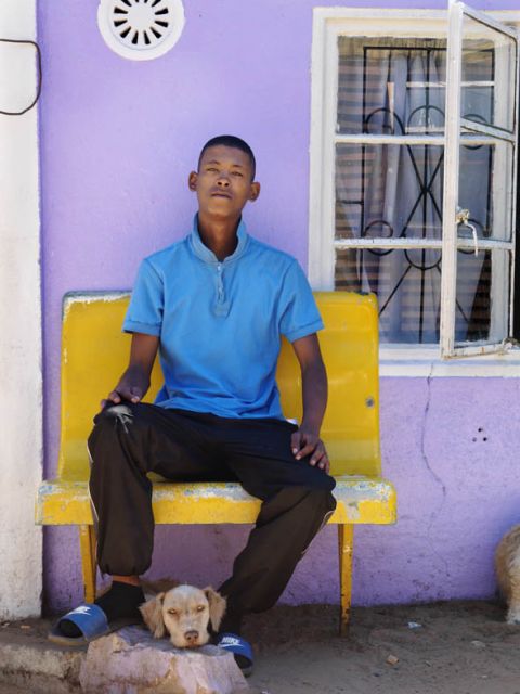 Archival digital print on Hahnemuhle Photo Rag<br>
Paper size: 91.4 x 71 cm / Image size: 83.5 x 62.5 cm<br>
Edition: 5 + 2 AP<br>
Paper size: 56 x 44 cm / Image size: 48 x 36<br>
Edition: 5 + 2 AP Series: as the grass grows