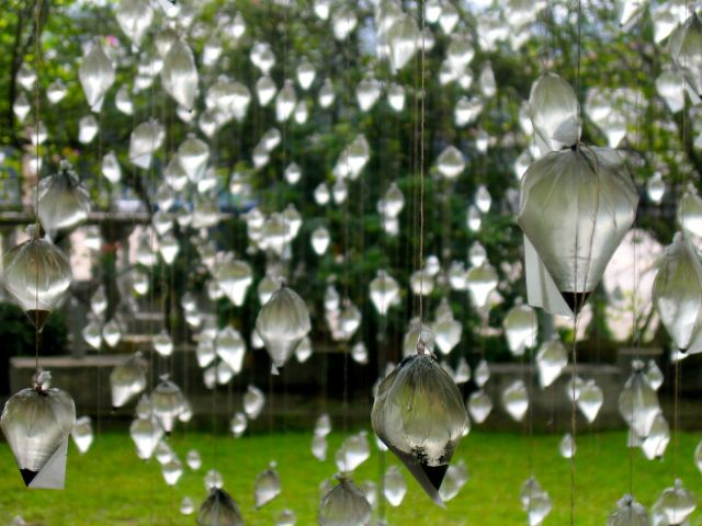 Water, ammonium chloride, cellophane bags<br>
Installation: Dakar Biennale of Contemporary African Art, Senegal