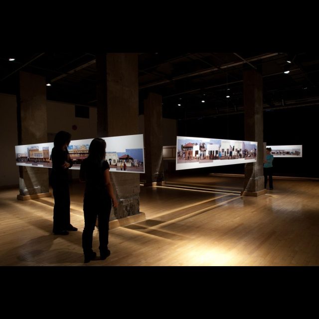 Vues des Likasi, 2005 (Installation detail.)<br>
Le Mois de la Photo à Montréal, 2009<br>
archival digital photograph on satin matte paper<br>
60 cm x 200m (installation length variable)<br>
24” x 656’ (installation length variable)