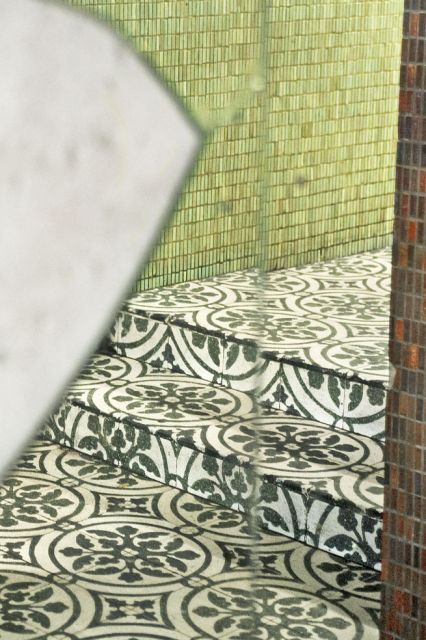 Archival digital print on Hahnemuhle Photo Rag<br>
40.67 x 60.9 cm<br>
Edition: 5 + 2 AP Series: A City Refracted