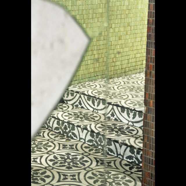 Archival digital print on Hahnemuhle Photo Rag<br>
40.67 x 60.9 cm<br>
Edition: 5 + 2 AP Series: A City Refracted