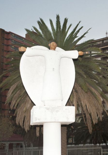 Archival digital print on Hahnemuhle Photo Rag<br>
40.67 x 60.9 cm<br>
Edition: 5 + 2 AP Series: A City Refracted