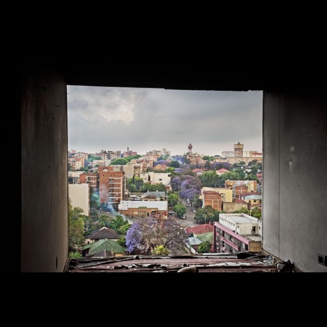 Archival digital print on Hahnemuhle Photo Rag<br>
40.67 x 60.9 cm<br>
Edition: 5 + 2 AP Series: A City Refracted