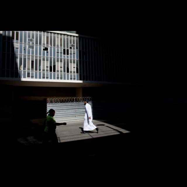 Archival digital print on Hahnemuhle Photo Rag<br>
40.67 x 60.9 cm<br>
Edition: 5 + 2 AP Series: A City Refracted