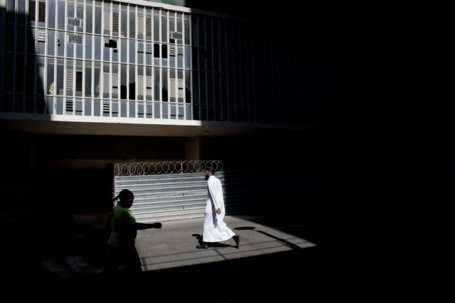 Archival digital print on Hahnemuhle Photo Rag<br>
40.67 x 60.9 cm<br>
Edition: 5 + 2 AP Series: A City Refracted