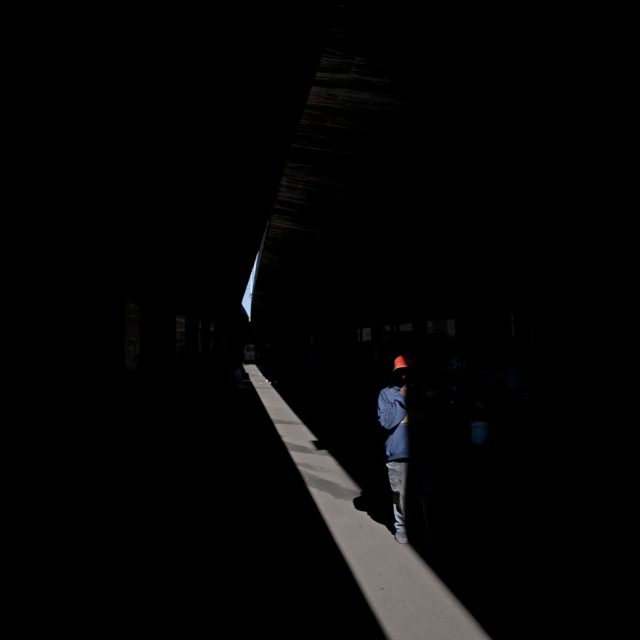 Archival digital print on Hahnemuhle Photo Rag<br>
40.67 x 60.9 cm<br>
Edition: 5 + 2 AP Series: A City Refracted