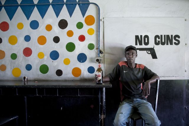 Archival digital print on Hahnemuhle Photo Rag<br>
40.67 x 60.9 cm<br>
Edition: 5 + 2 AP Series: A City Refracted