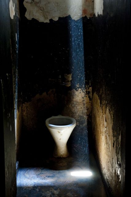 Archival digital print on Hahnemuhle Photo Rag<br>
40.67 x 60.9 cm<br>
Edition: 5 + 2 AP Series: A City Refracted