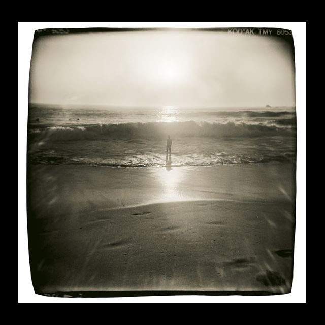 <i>Waterline #37</i>, 2002<br>
Digital light jet print<br>
Paper size: 47.2" x 47.2"; Image size: 43.3" x 41"<br>
Ed#:15<br>
Also: Paper size: 17 x 17" Image size 12 3/4" x 13 1/2"<br>
Ed#:25