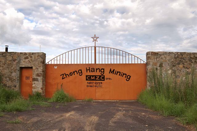 Zhong Hang Mining, 2009 <br>
80 x 120.45 cm<br>
Edition: 5 + 2 AP