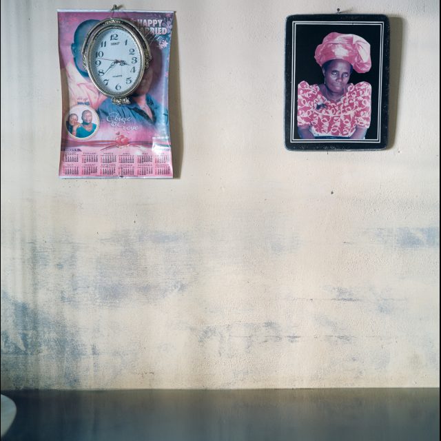 27 1/2” x 27 1/2 / 70 x 70 cm<br>
48” x 48” / 122 x 122 cm<br>
71” x 71” / 180 x 180 cm<br>
Edition: 3 + 1 AP