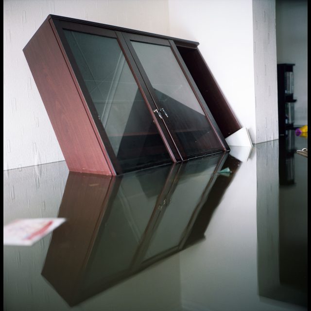 27 1/2” x 27 1/2 / 70 x 70 cm<br>
48” x 48” / 122 x 122 cm<br>
71” x 71” / 180 x 180 cm<br>
Edition: 3 + 1 AP