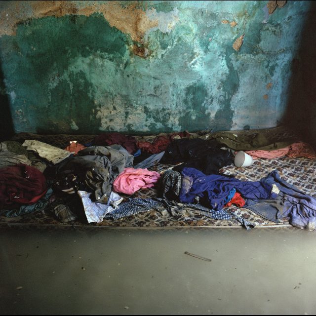 27 1/2” x 27 1/2 / 70 x 70 cm<br>
48” x 48” / 122 x 122 cm<br>
71” x 71” / 180 x 180 cm<br>
Edition: 3 + 1 AP