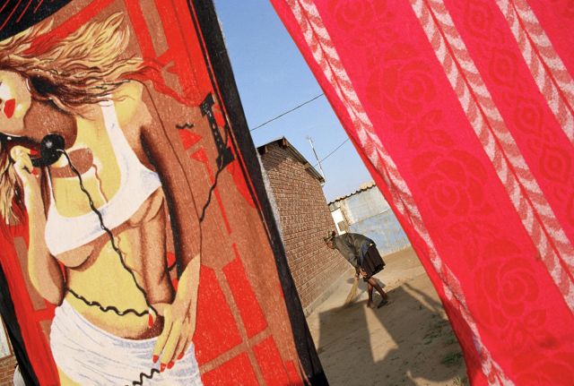 Archival digital print on Hahnemuhle Photo Rag, 308 gsm<br>
Paper size: 26” x 36” / 660 x 914 mm<br>
Edition: 5 + 1 AP