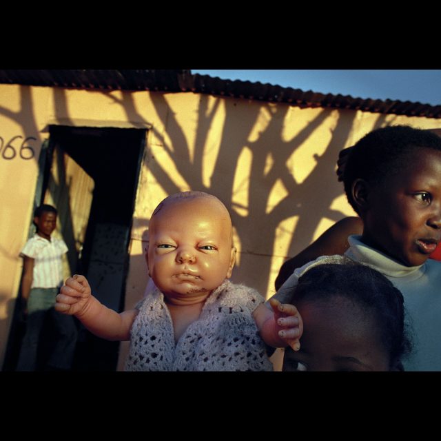 Archival digital print on Hahnemuhle Photo Rag, 308 gsm<br>
Paper size: 26” x 36” / 660 x 914 mm<br>
Edition: 5 + 1 AP