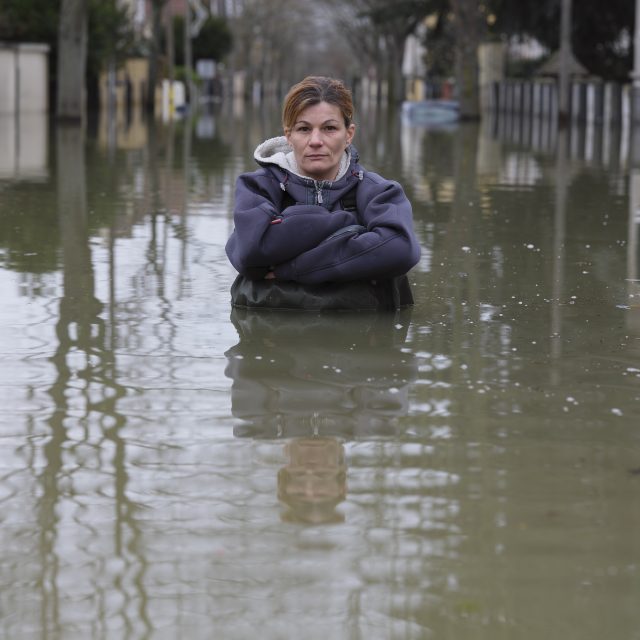 Chromogenic print on Fuji Crystal Archive<br>
27 1/2” x 27 1/2 / 48” x 48”; Edition: 5 + 2 AP
<br>
70 x 70 cm / 122 x 122 cm; Edition: 3 + 2 AP