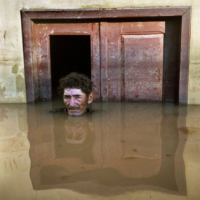 Chromogenic print on Fuji Crystal Archive<br>
27 1/2” x 27 1/2 / 48” x 48”; Edition: 5 + 2 AP
<br>
70 x 70 cm / 122 x 122 cm; Edition: 3 + 2 AP