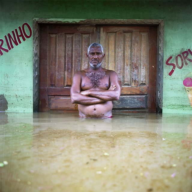 Chromogenic print on Fuji Crystal Archive<br>
27 1/2” x 27 1/2 / 48” x 48”; Edition: 5 + 2 AP
<br>
70 x 70 cm / 122 x 122 cm; Edition: 3 + 2 AP