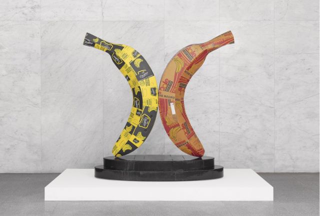 Mixed media <br>
180 x 184 x 62 cm