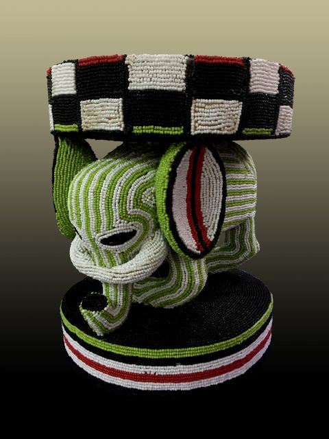 Wood, glass beads, mirrors<br>
17 7/10" x 14" x 14" / 45 x 35.5 x 35.5 cm