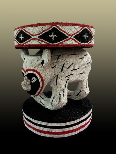 Wood, glass beads, mirrors<br>
18" x 13 3/4" x 13 3/4" / 46 x 35 x 35 cm