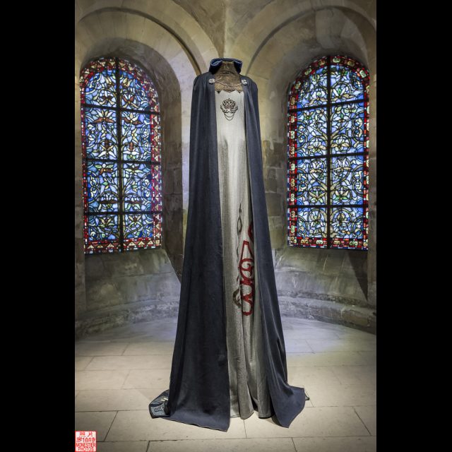 Series: Les Grand Robes Royales
Height: 3 m / 9 ft<br>
Installation view, Cathedral of St. Denis, 2016. <br>
The gray denim dress is offset by a gorget in golden lace and a crown logo. The overcoat in blue jacket fabric is customized with logo pockets as decoration.<br>
Collaboration: Eva-Lys Vessoudevin (dress) and Thiphanie Arnaudeau (cloak).