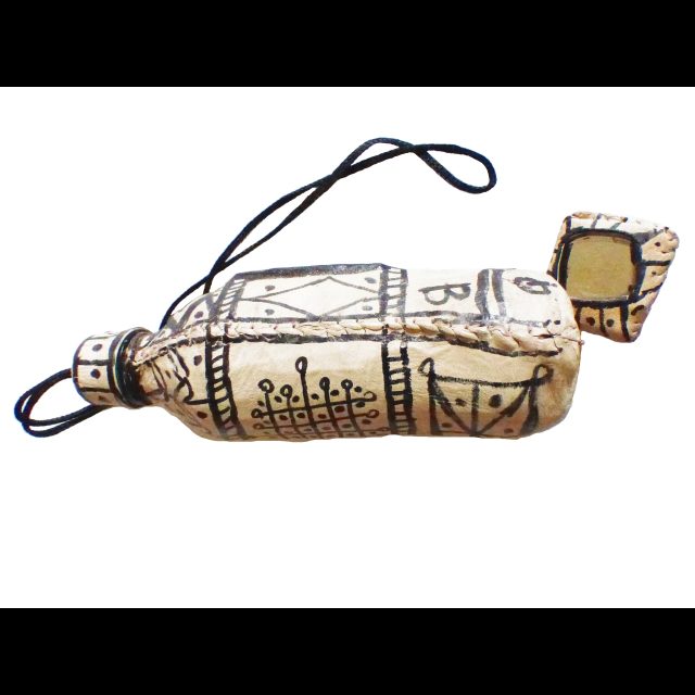(For the migrant to live and prosper, effective worldwide)<br>
Mixed media<br>
Collaboration with Marabout Usman Ultaya, Sudan<br>
27 x 7 x 7 cm