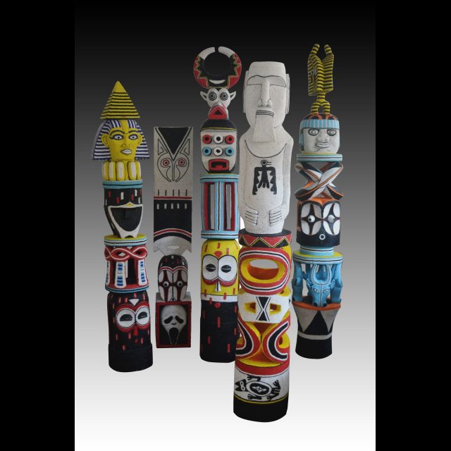 Wood, beads, glue, cotton thread, silicone mastic<br>
Variable dimensions