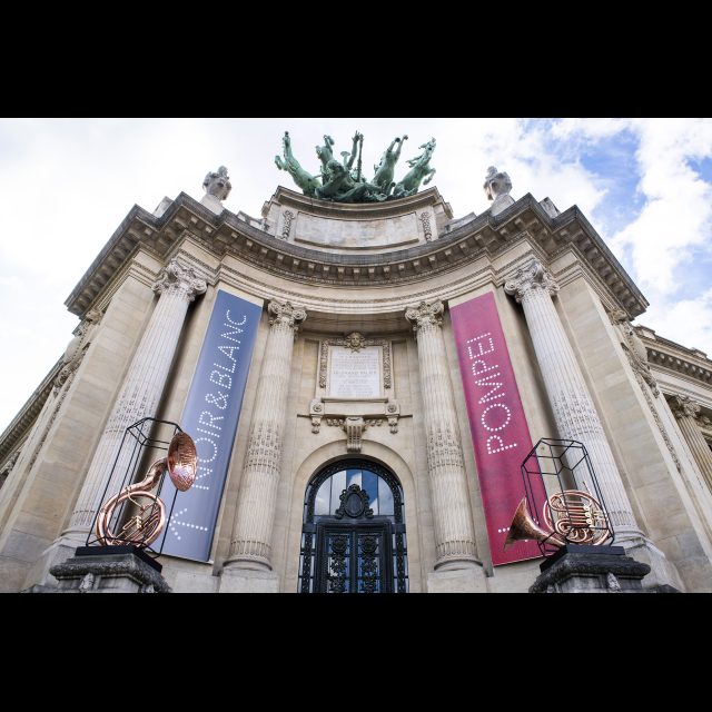 Public Commission for the Clemenceau staircase at the Grand Palais, Paris, France<br>
Design & production Ismaël Bennani & Orfée Grandhomme, Brussels
Materialisation & fabrication Jean-Daniel Bourgeois, Brussels - Dinanderie Clabots, Dinant<br>
© Collection Grand Palais, photo Didier Plowy
Merci