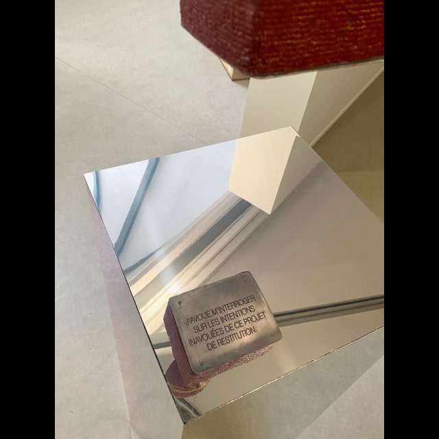 <i>Les Exotiques autochtones<i/>, 2020 (detail)<br>
multimedia Installation<br>
Five beaded wooden sculptures, each with a mirrored wooden plinth and a wooden crate affixed with vinyl pictorial labels(br>
Approx. 20m²